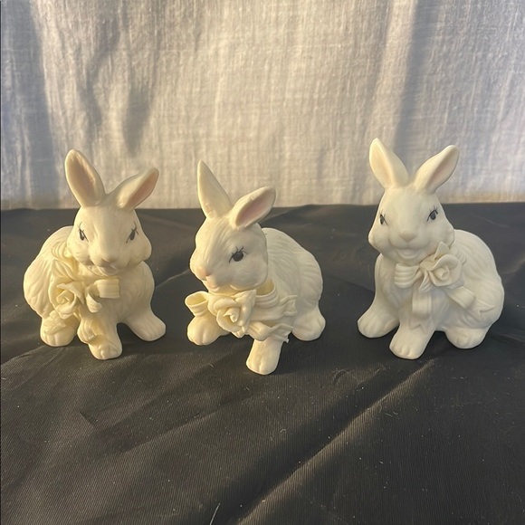Charming Cream Ceramic Bunny Figurines - Picture 1 of 3